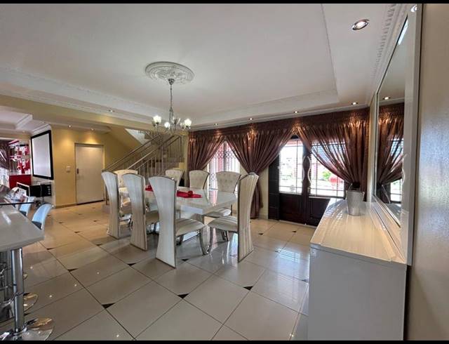 5 BEDROOM HOUSE FOR SALE IN SAVANNAH COUNTRY ESTATE